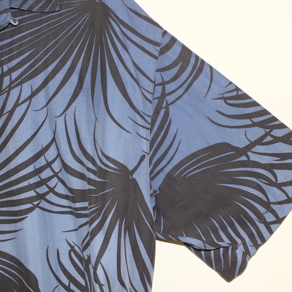 Tommy Bahama Hawaiian Short Sleeve Shirt - Picture 4 of 7